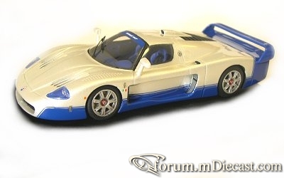 Maserati MC12 2004 Provence.jpg