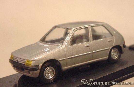 Peugeot 205 5d Verem.jpg