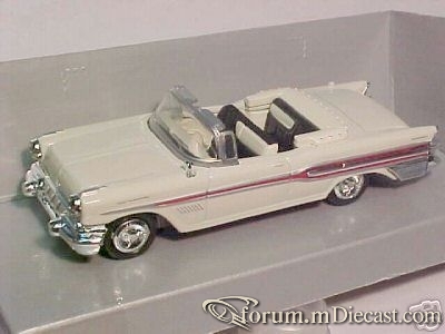 Pontiac Bonneville 1957 Cabrio New Ray.jpg