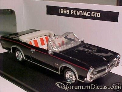 Pontiac GTO 1966 Cabrio New Ray.jpg