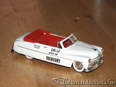 Mercury 1950 Cabrio Skyline.jpg