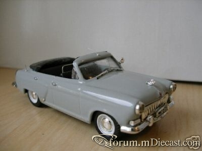 GAZ 21 Parade.jpg