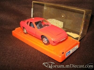 Porsche 924 Schuco.jpg