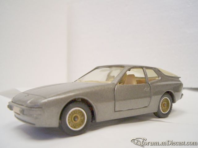 Porsche 944 Solido 1348.jpg