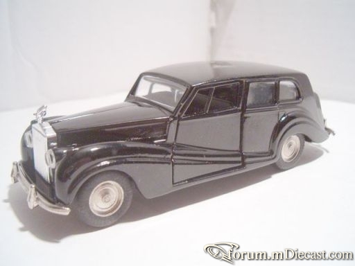 Rolls-Royce Silver Wraith Sakura
