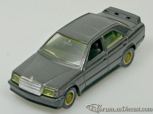 Mercedes-Benz W201 190E 1984 Solido.jpg