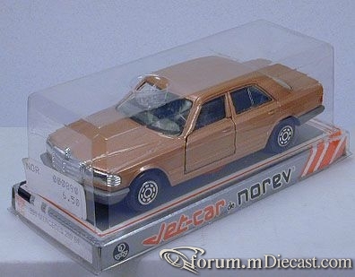 Mercedes-Benz W126 SEL 1988 Norev.jpg