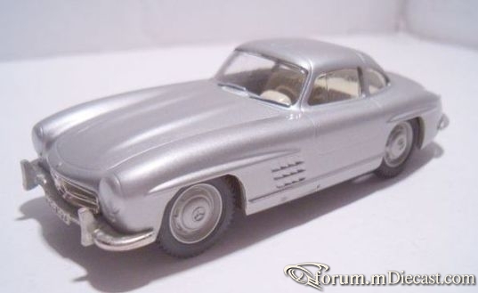 Mercedes-Benz W198 300SL 1954 Somerville.jpg