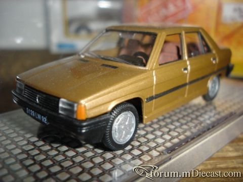 Renault 9 4d Norev.jpg