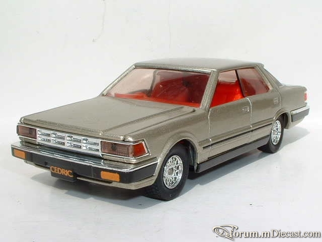 Nissan Cedric VIII 4d Dandy.jpg