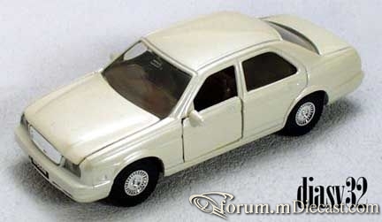 Nissan Cima II Diapet.jpg