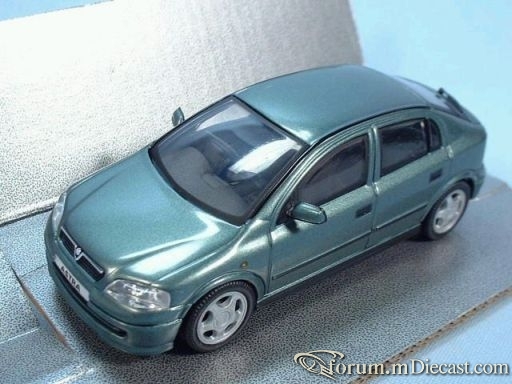 Vauxhall Astra G 5d Schuco.jpg
