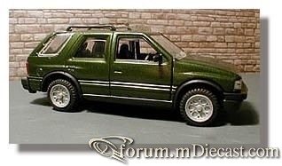 Vauxhall Frontera LWB Gama.jpg