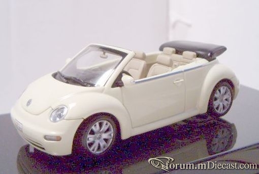 Volkswagen New Beetle Cabrio 2003 Autoart.jpg