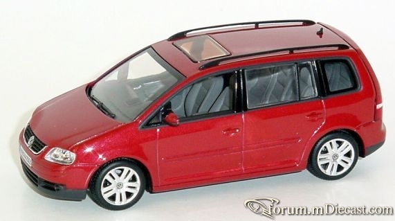 Volkswagen Touran 2003 Minichamps.jpg