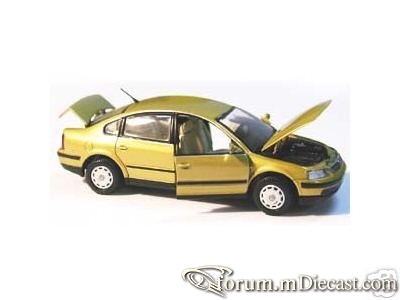 Volkswagen Passat IV LWB 2000.jpg