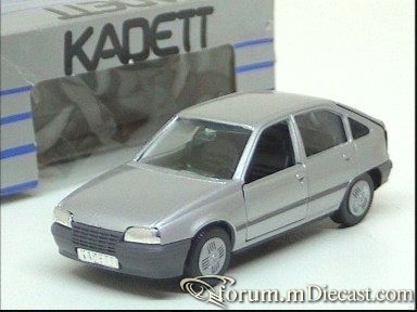 Opel Kadett E 5d Gama.jpg