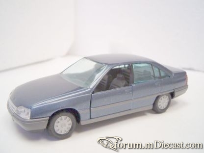 Opel Omega A 4d Gama.jpg