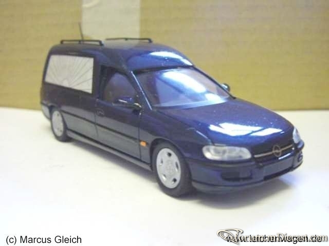Opel Omega B Hearse Schuco-C.jpg