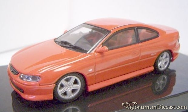 Holden Monaro CV8 Autoart.jpg