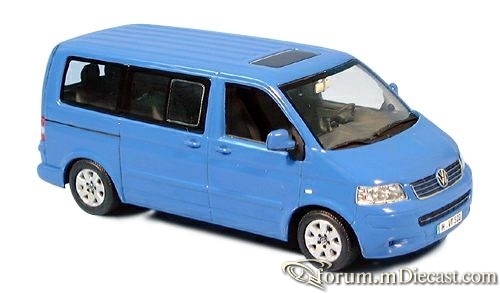 Volkswagen Transporter T5 Bus 2003 Minichamps.jpg