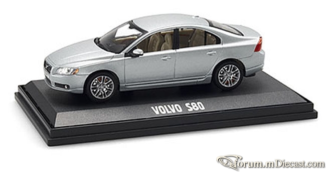 Volvo S80 2006 Motorart.jpg
