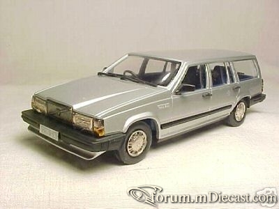 Volvo 740 Estate 1987 RobEddie.jpg