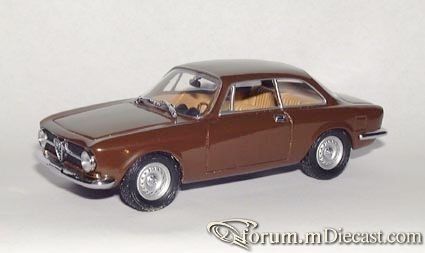 Alfa Romeo Giulia Sprint 1965.jpg