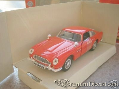 Aston Martin DB5 Coupe 1963 Schuco Junior.jpg