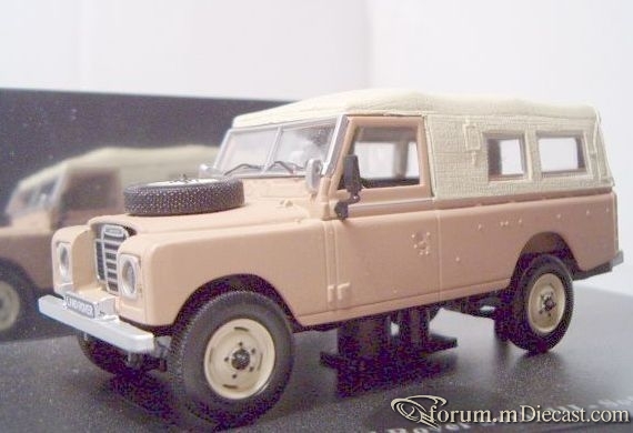 Land Rover Series III LWB 1971 Universal Hobbies.jpg