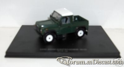 Land Rover Defender 90 Pickup UniversalHobbies.jpg