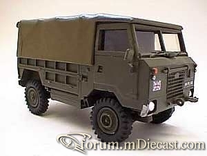 Land Rover 101 Pickup 1972.jpg