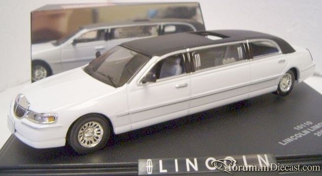 Lincoln Town Car 2000 Limousine Sun Star.jpg