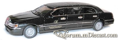 Lincoln Town Car 1998 6d.jpg