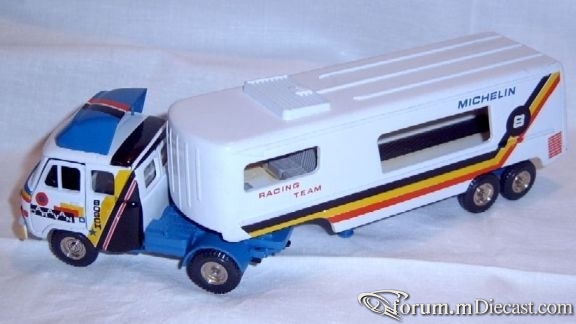 UAZ 452 Semi.jpg