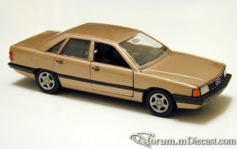 Audi C3 100 4d 1983 Conrad.jpg