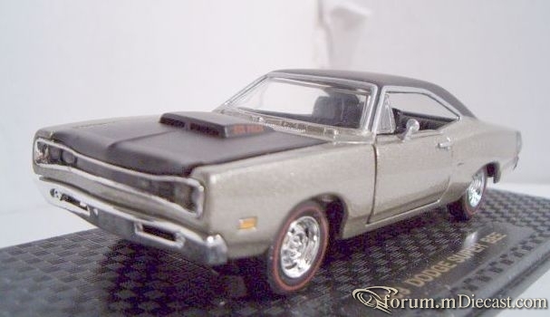 Dodge Super Bee 1969 Road Champs.jpg