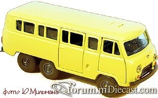 UAZ 452K 1973.jpg
