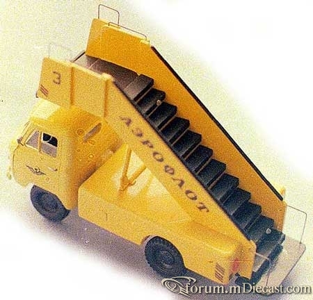 UAZ 452D Trap RusskayaMiniatyura-Romanov.jpg