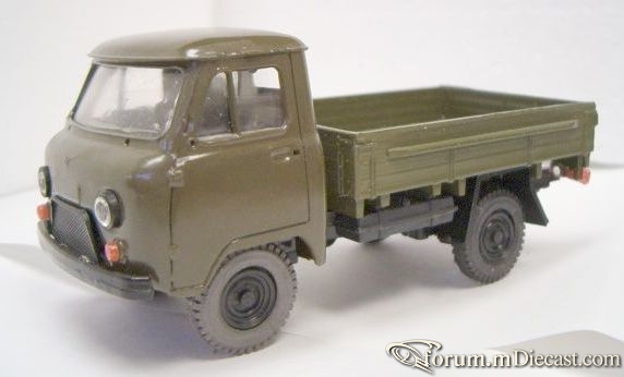 Uaz 452D 1966 RusskayaMiniatura.jpg