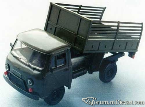 UAZ SAZ 2923 RusskayaMinityura-FVModelCars.jpg