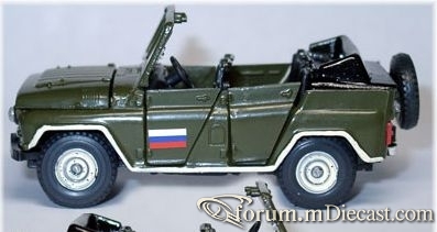 UAZ 469 Parade Agat-C.jpg