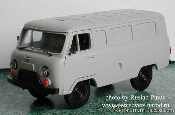 UAZ 452 1966 Tantal-Pinus.jpg