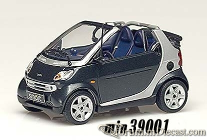 Smart Cabrio 2000 Minichamps.jpg