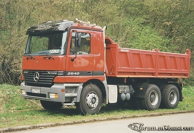 Actros-2640M-Pritschenkipper-weinrot.jpg