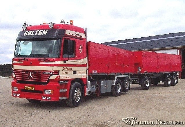 Actros-2543L-Pritschenlastzug-rot-Salten.jpg