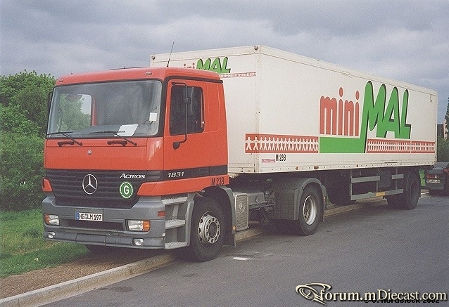 Actros-1831M-Koffersattelz-Minimal-rot-w.jpg