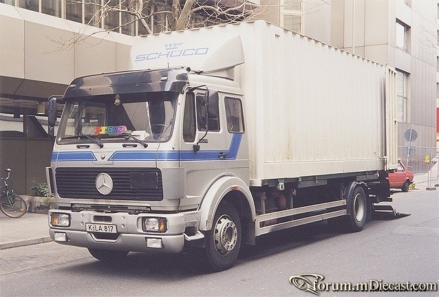 1620-Wechselkoffer-Lkw-silbern-weiss.jpg