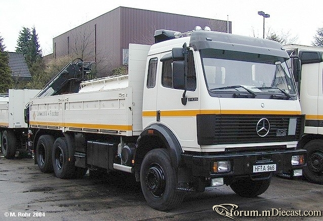 2435SK-Pritschen-Lkw-m-Ladekr-LuF-weiss.jpg