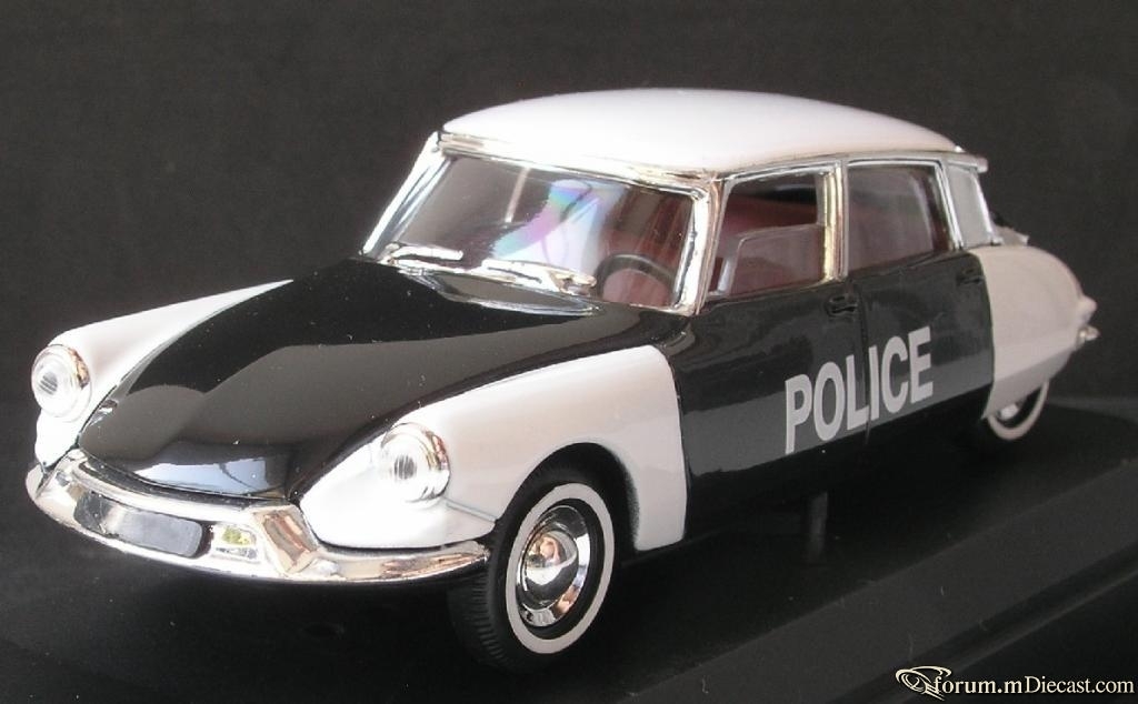 Citroen DS 19, Polizei.JPG